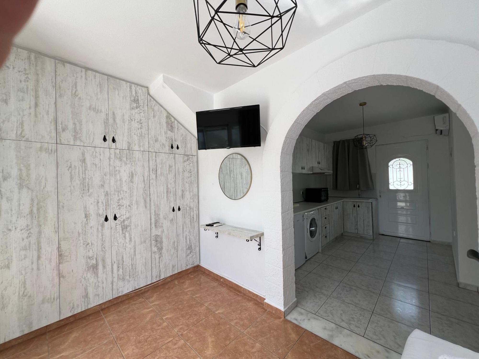 Nikos Studios Ливадия Экстерьер фото