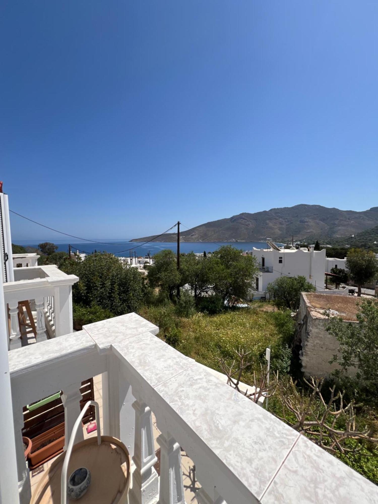 Nikos Studios Ливадия Экстерьер фото