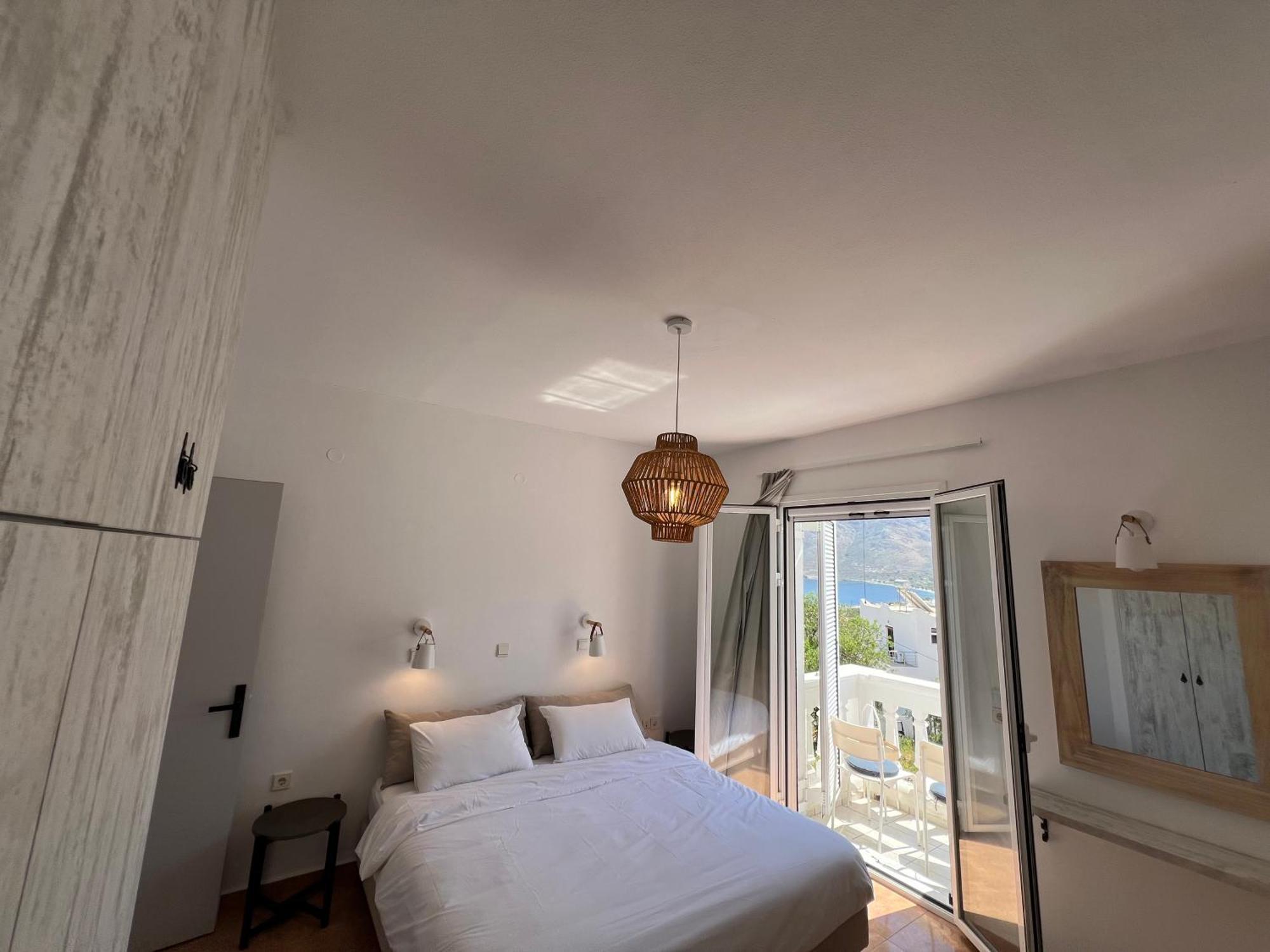 Nikos Studios Ливадия Экстерьер фото