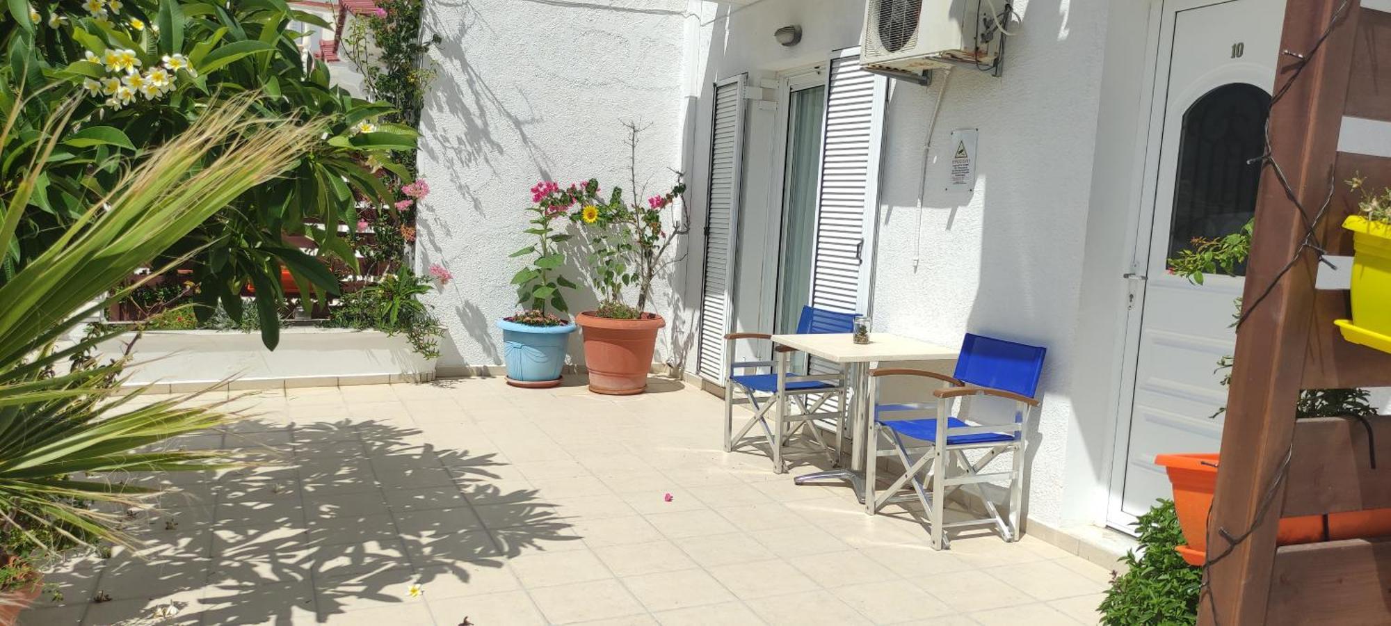 Nikos Studios Ливадия Номер фото